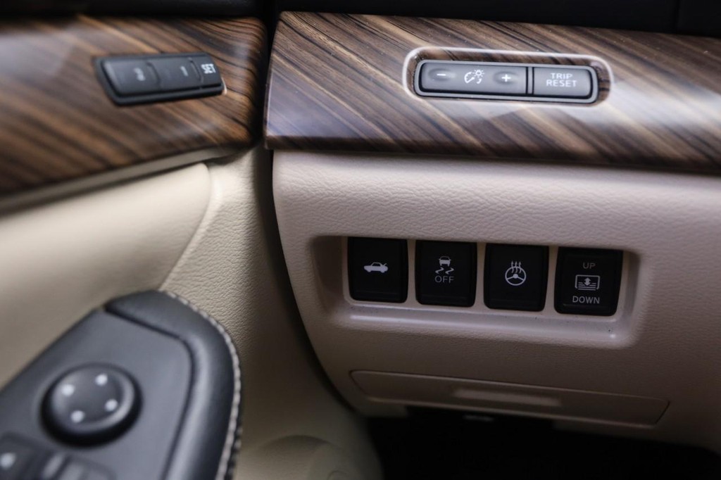 Nissan Maxima Vehicle Image 22
