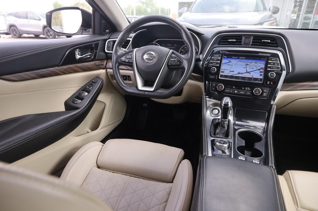 Nissan Maxima Vehicle Image 24