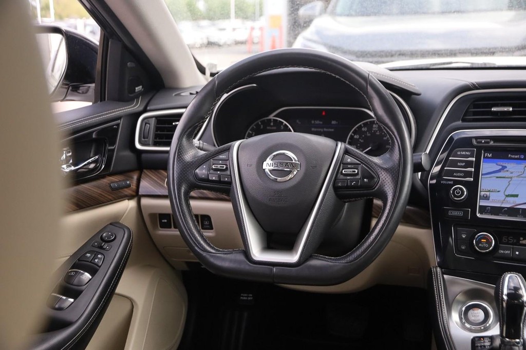 Nissan Maxima Vehicle Image 25