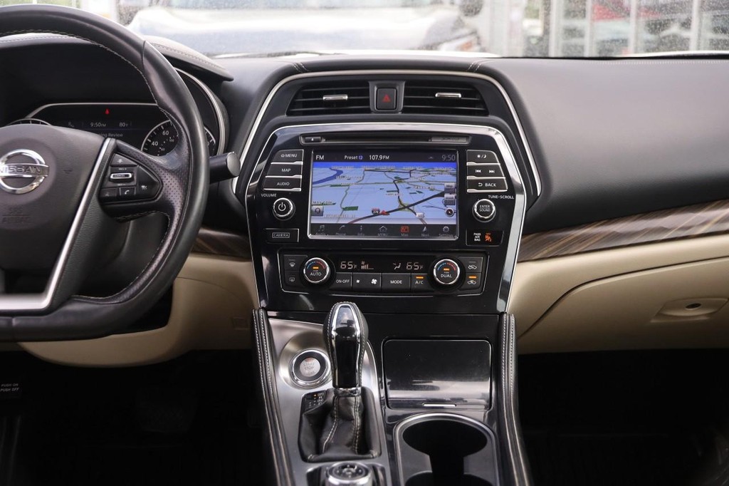 Nissan Maxima Vehicle Image 26