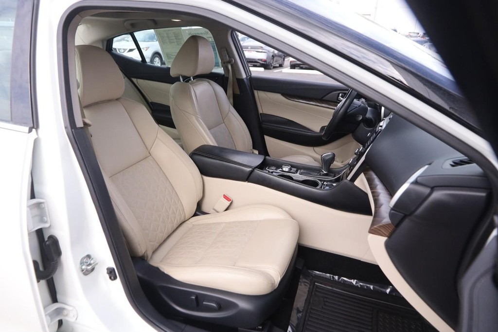 Nissan Maxima Vehicle Image 28