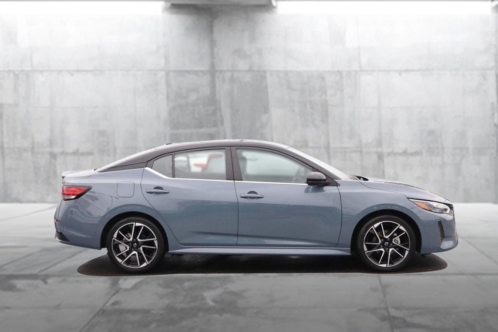 Nissan Sentra Vehicle Image 05