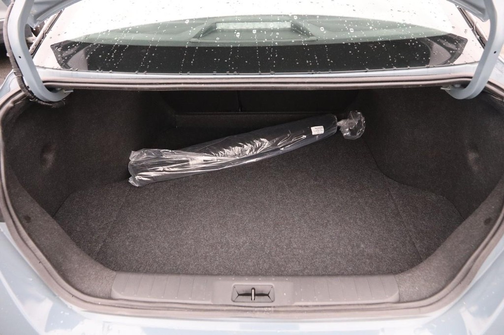 Nissan Sentra Vehicle Image 07