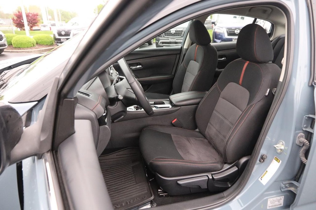 Nissan Sentra Vehicle Image 08