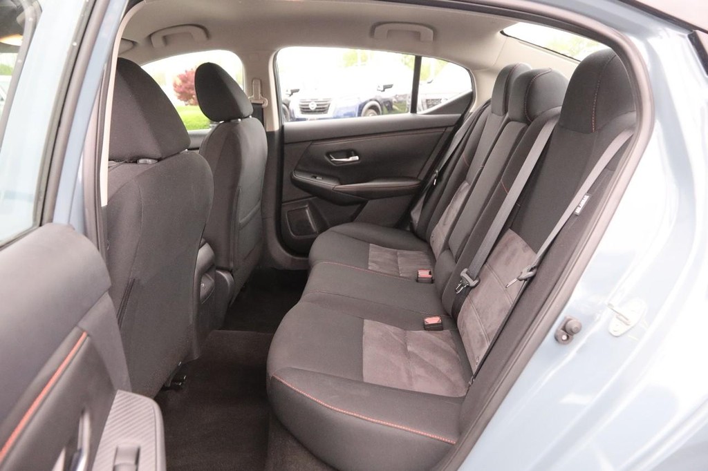 Nissan Sentra Vehicle Image 09