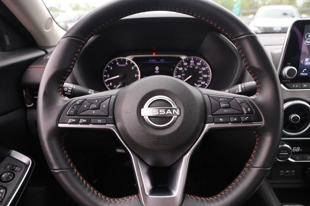 Nissan Sentra Vehicle Image 10