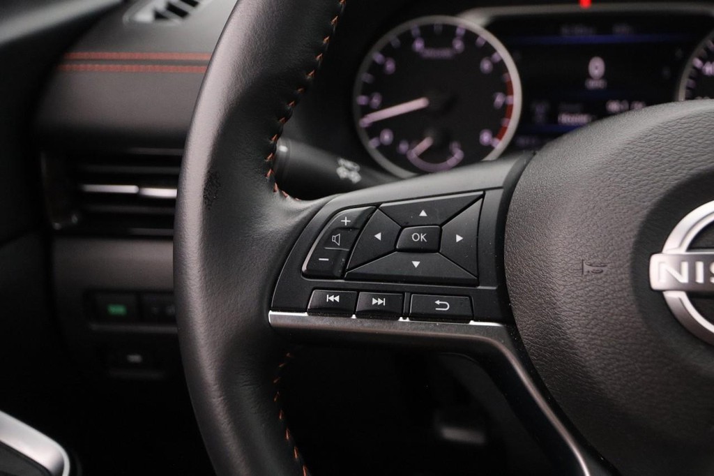 Nissan Sentra Vehicle Image 11