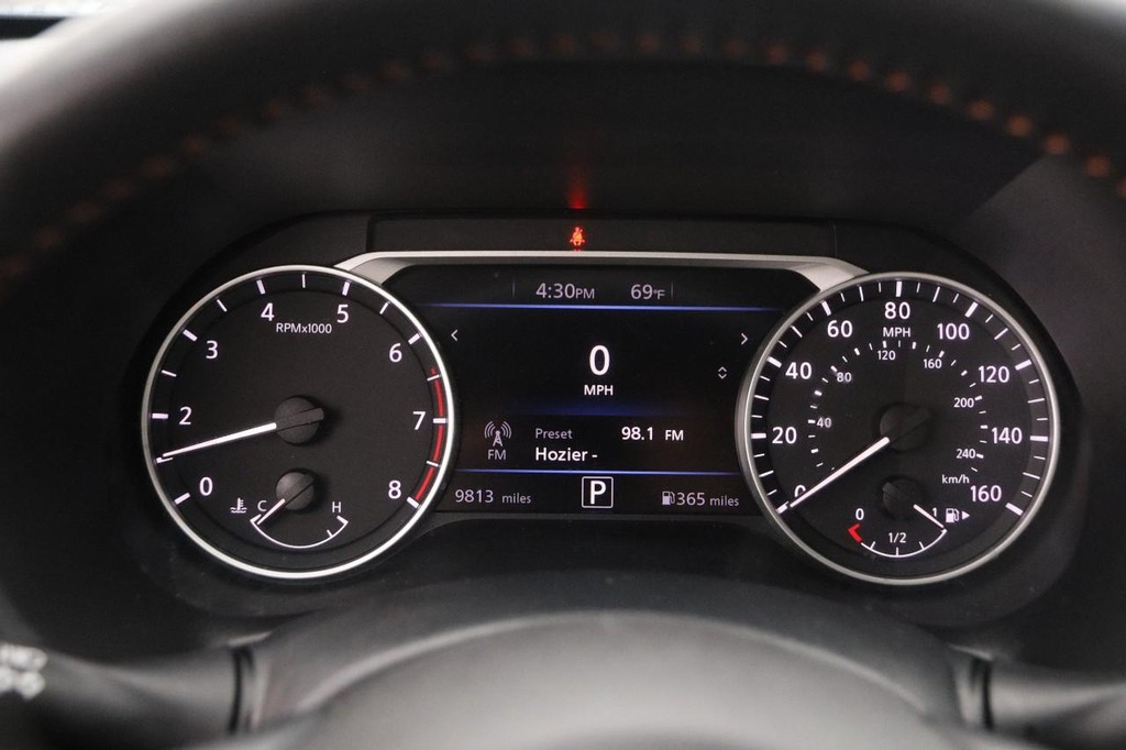 Nissan Sentra Vehicle Image 13