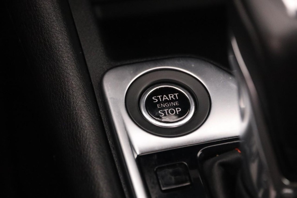 Nissan Sentra Vehicle Image 14