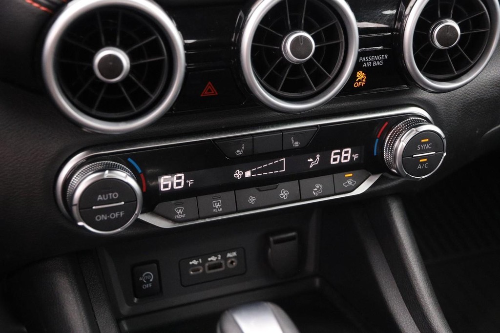 Nissan Sentra Vehicle Image 18