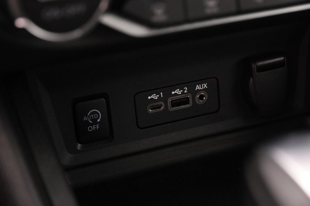 Nissan Sentra Vehicle Image 19