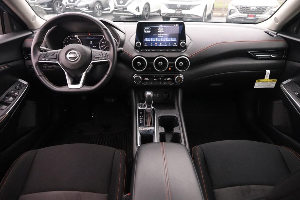 Nissan Sentra Vehicle Image 21