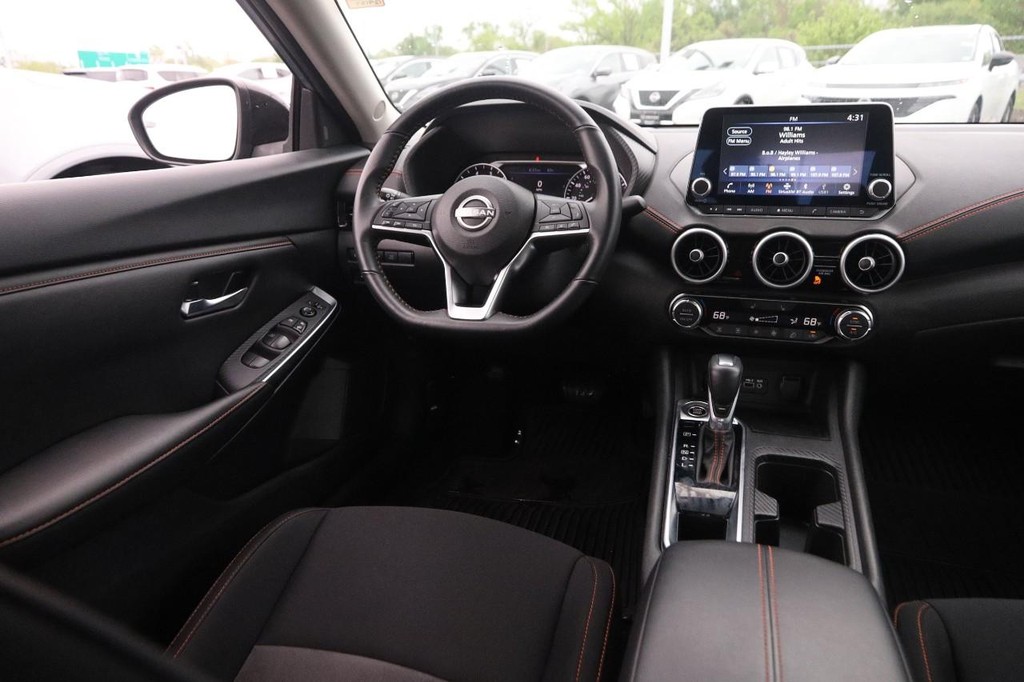 Nissan Sentra Vehicle Image 22