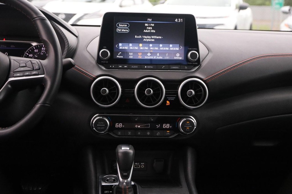 Nissan Sentra Vehicle Image 24