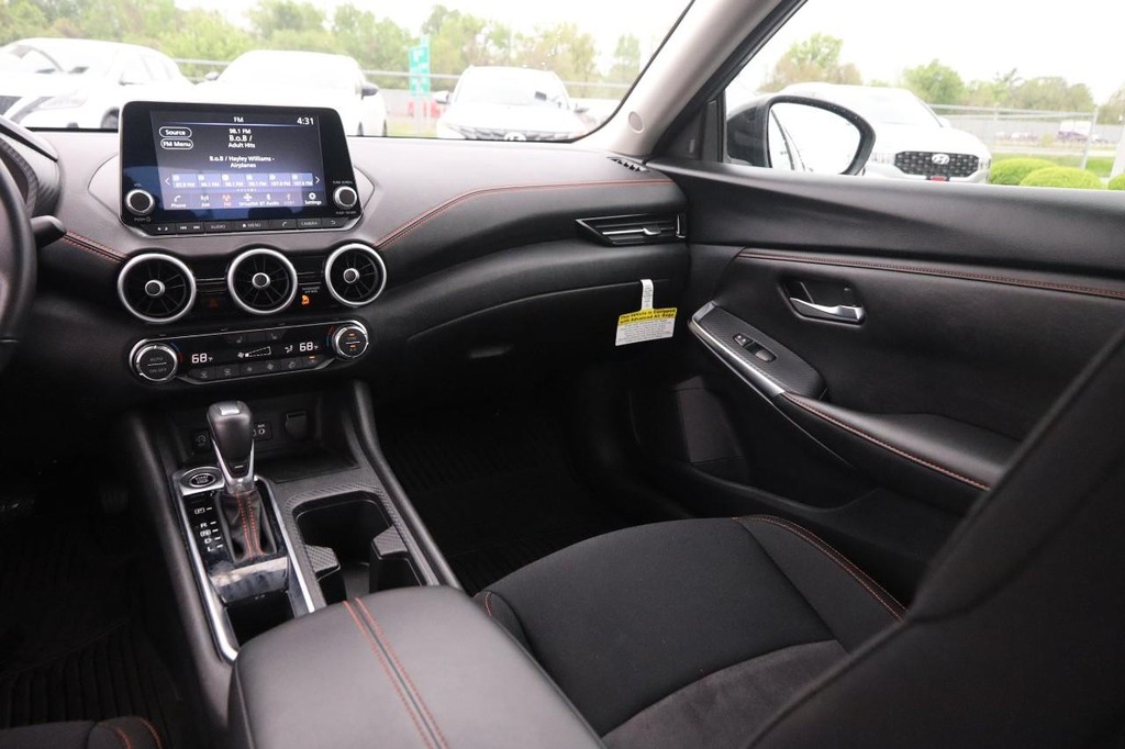 Nissan Sentra Vehicle Image 25