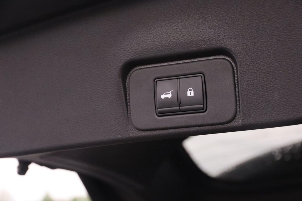 Nissan Rogue Vehicle Image 08