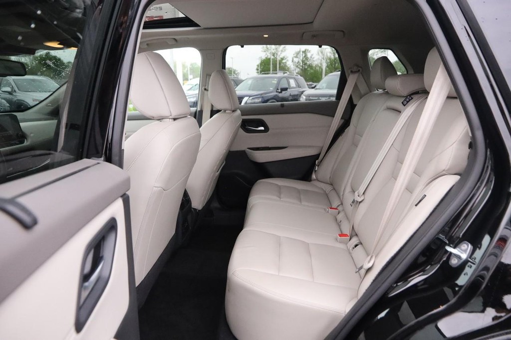 Nissan Rogue Vehicle Image 11