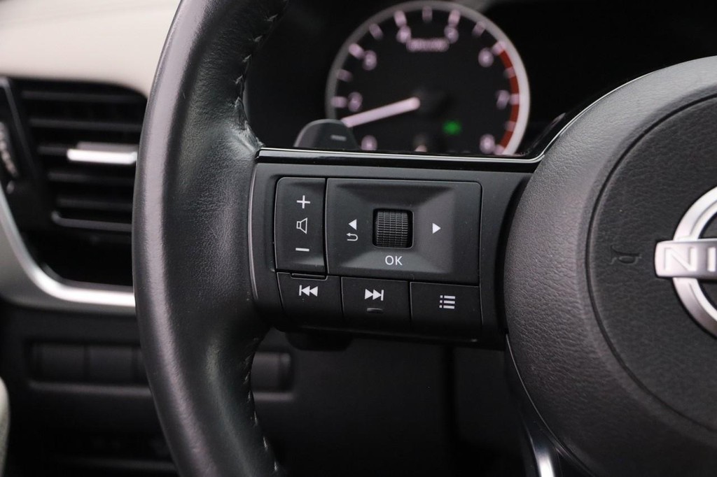 Nissan Rogue Vehicle Image 13