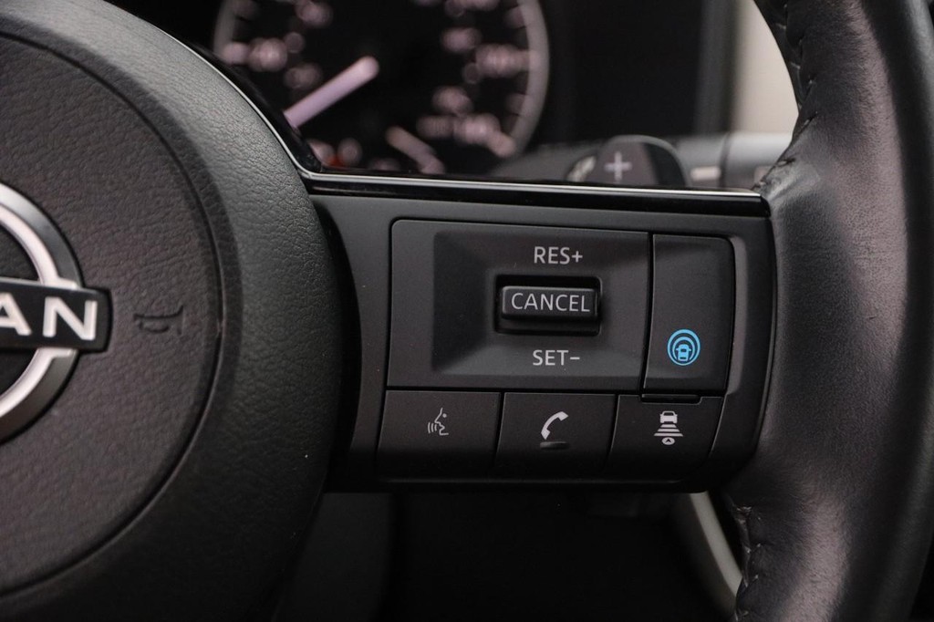 Nissan Rogue Vehicle Image 14