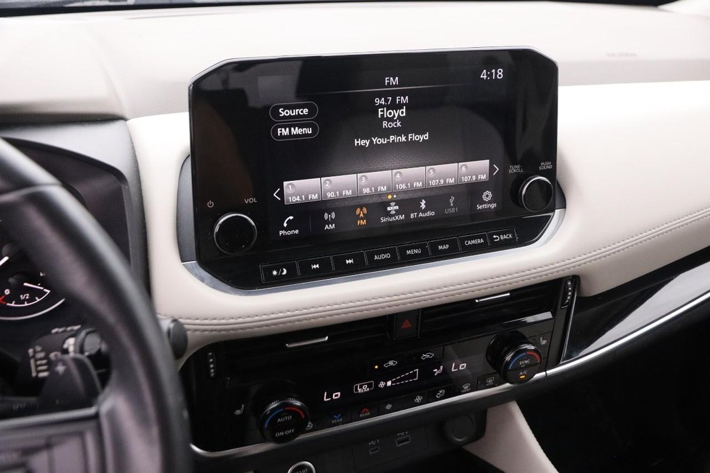 Nissan Rogue Vehicle Image 17