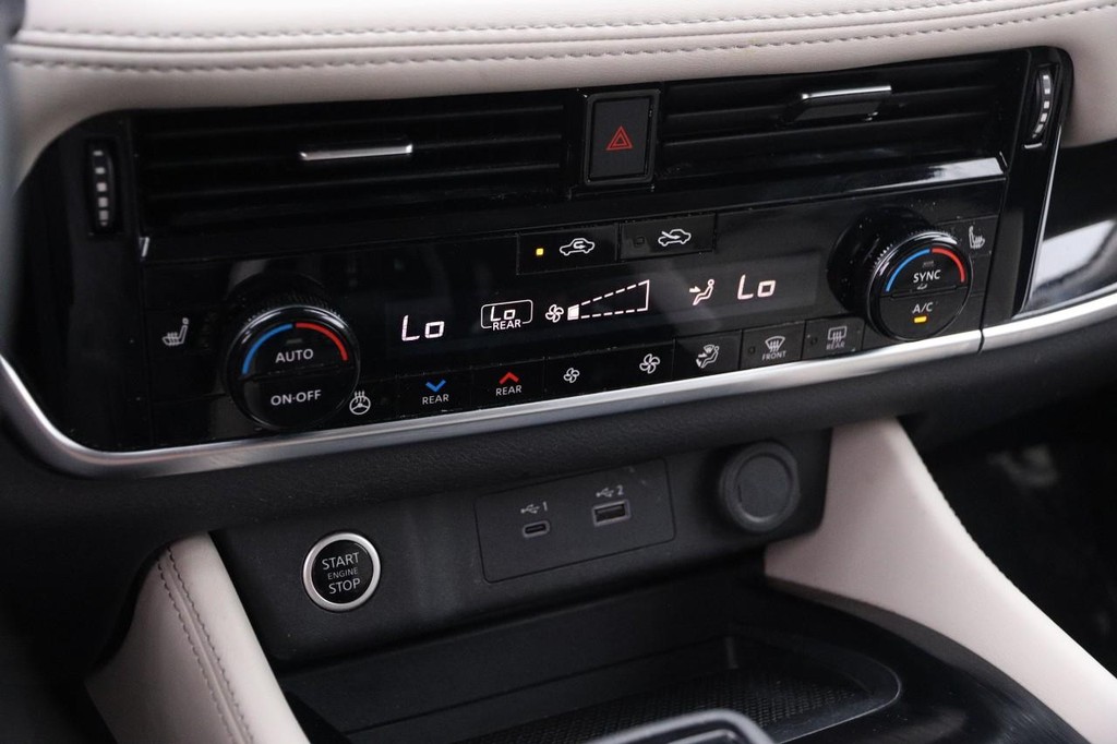 Nissan Rogue Vehicle Image 20