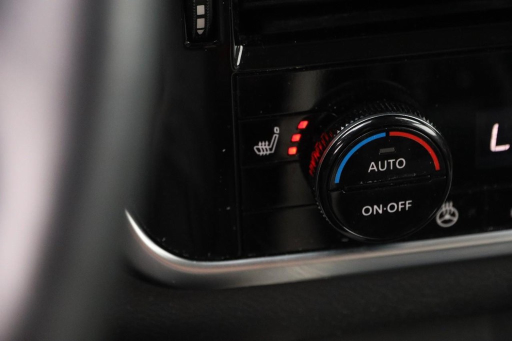 Nissan Rogue Vehicle Image 21