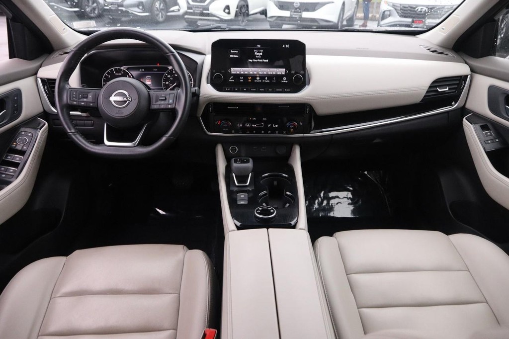 Nissan Rogue Vehicle Image 24