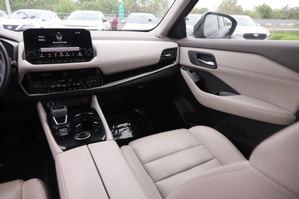 Nissan Rogue Vehicle Image 28