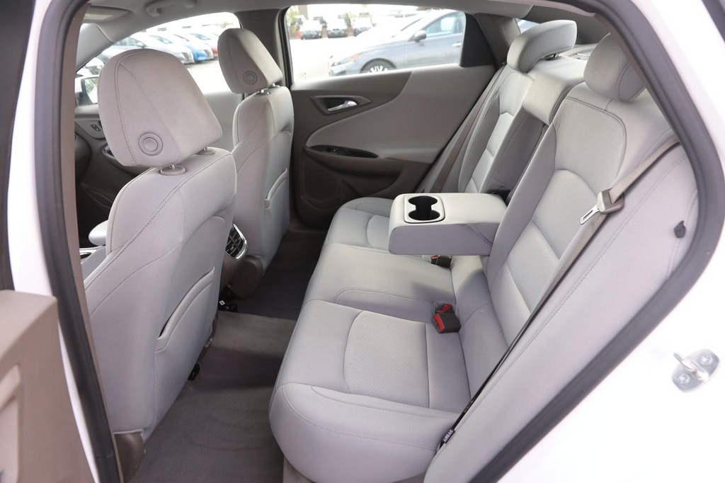 Chevrolet Malibu Vehicle Image 09