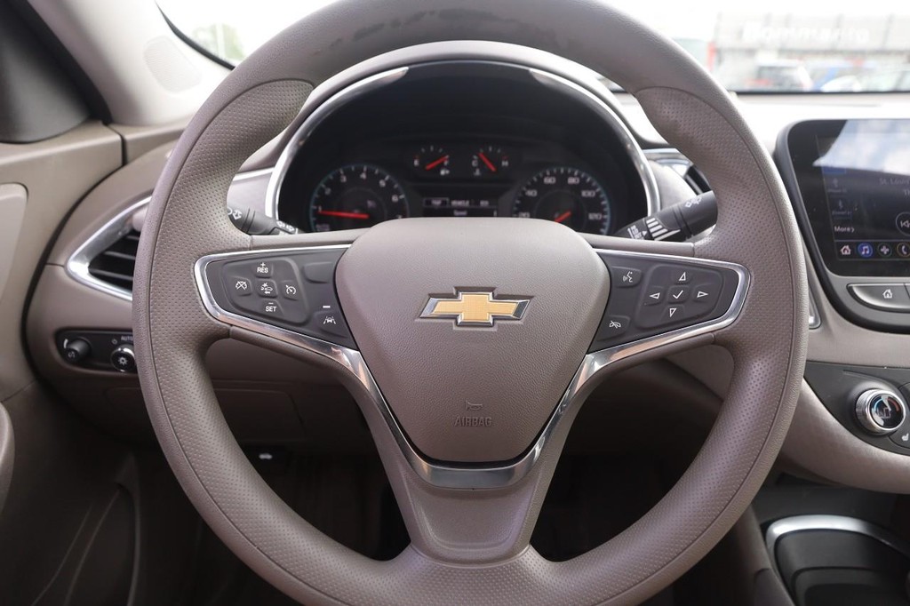 Chevrolet Malibu Vehicle Image 10