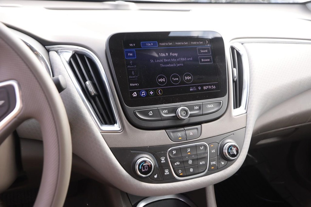 Chevrolet Malibu Vehicle Image 15