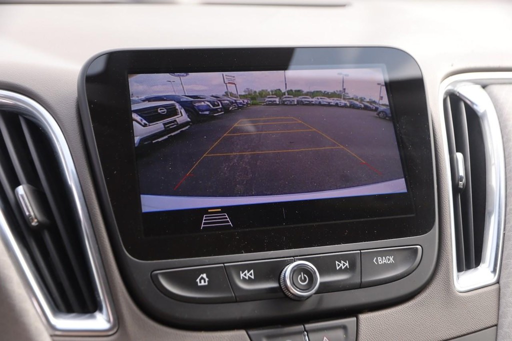 Chevrolet Malibu Vehicle Image 16