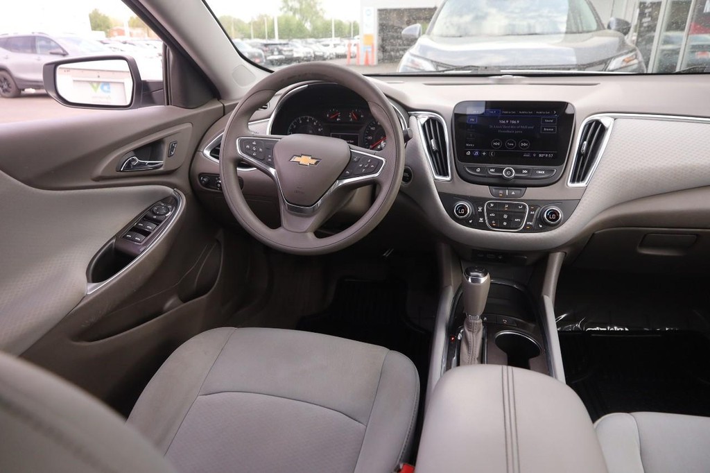 Chevrolet Malibu Vehicle Image 20