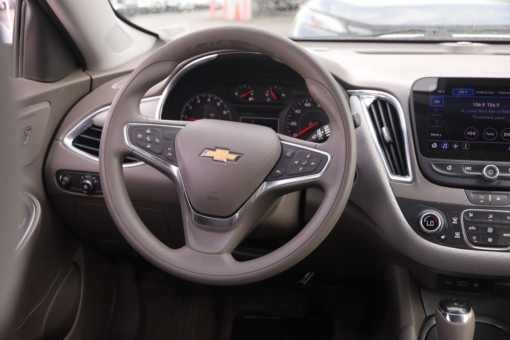 Chevrolet Malibu Vehicle Image 21