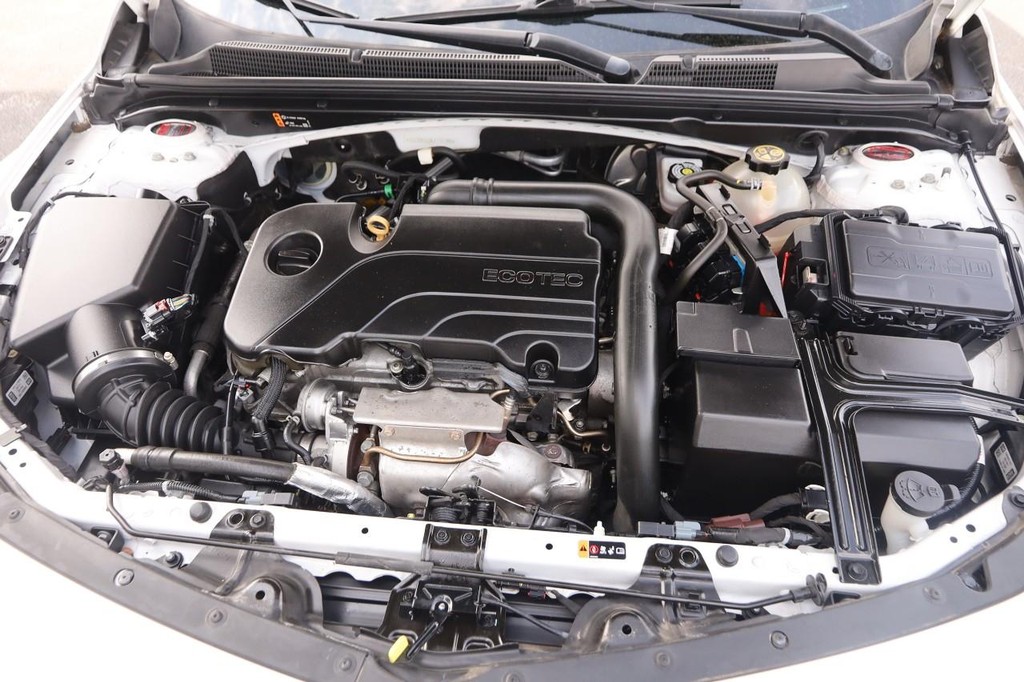 Chevrolet Malibu Vehicle Image 25