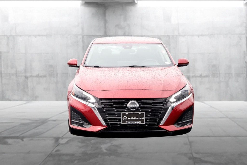 Nissan Altima Vehicle Image 04