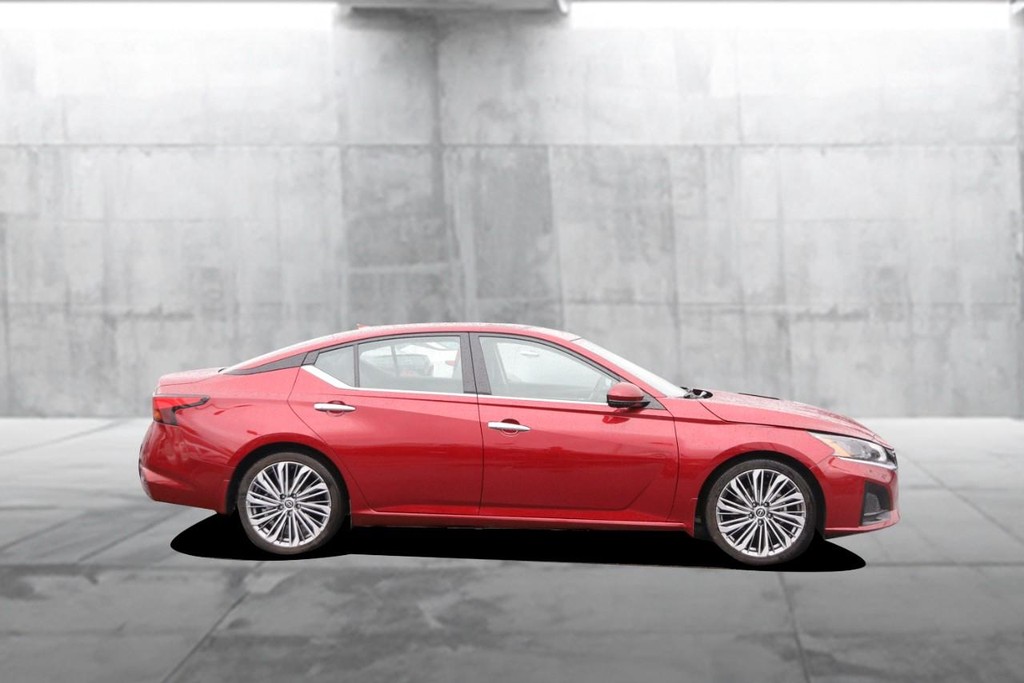 Nissan Altima Vehicle Image 05