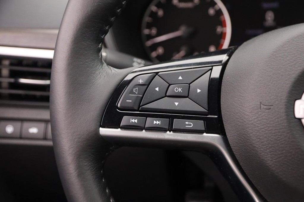 Nissan Altima Vehicle Image 12
