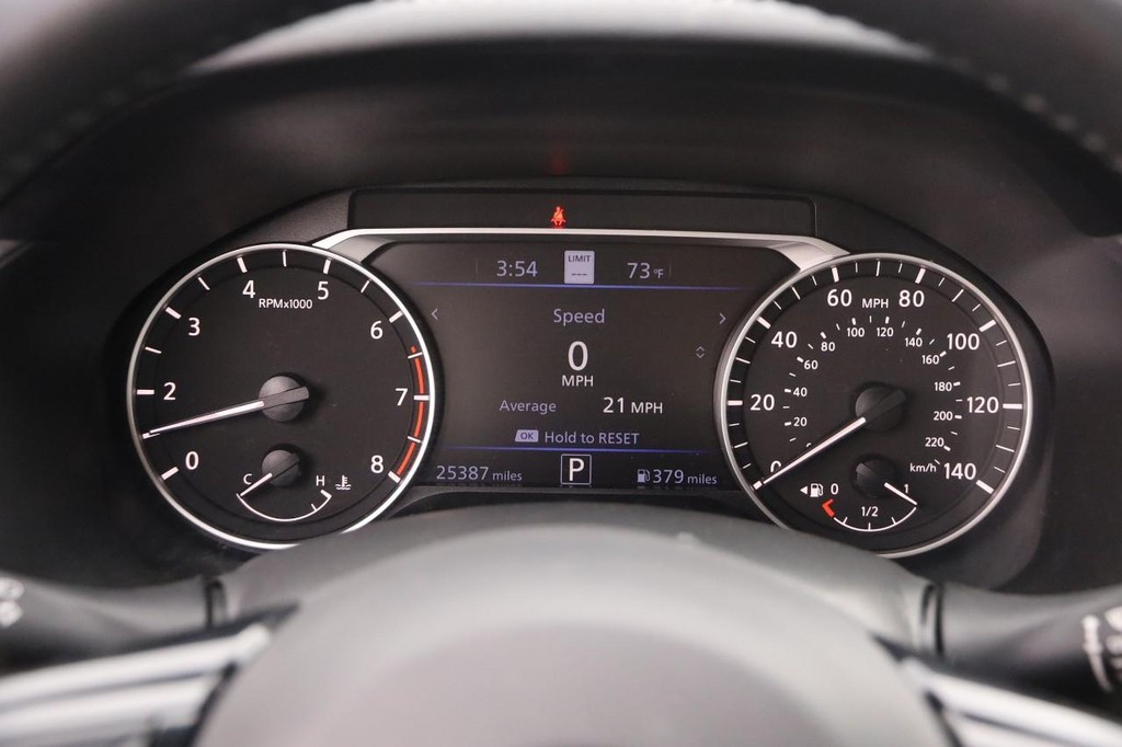 Nissan Altima Vehicle Image 14