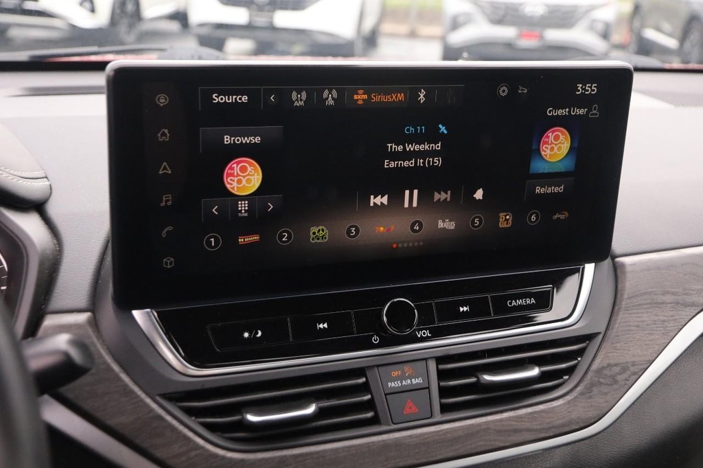 Nissan Altima Vehicle Image 16