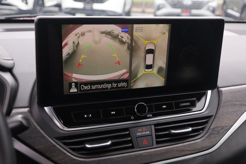 Nissan Altima Vehicle Image 17