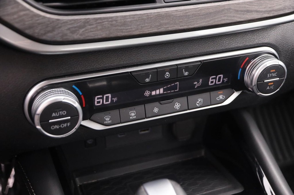 Nissan Altima Vehicle Image 18