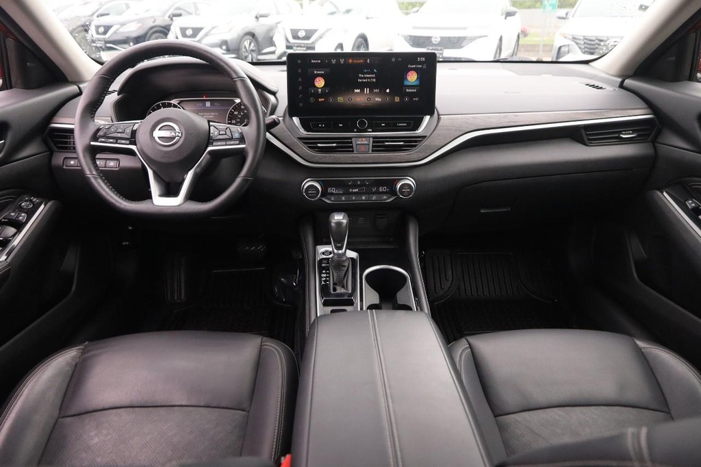 Nissan Altima Vehicle Image 22