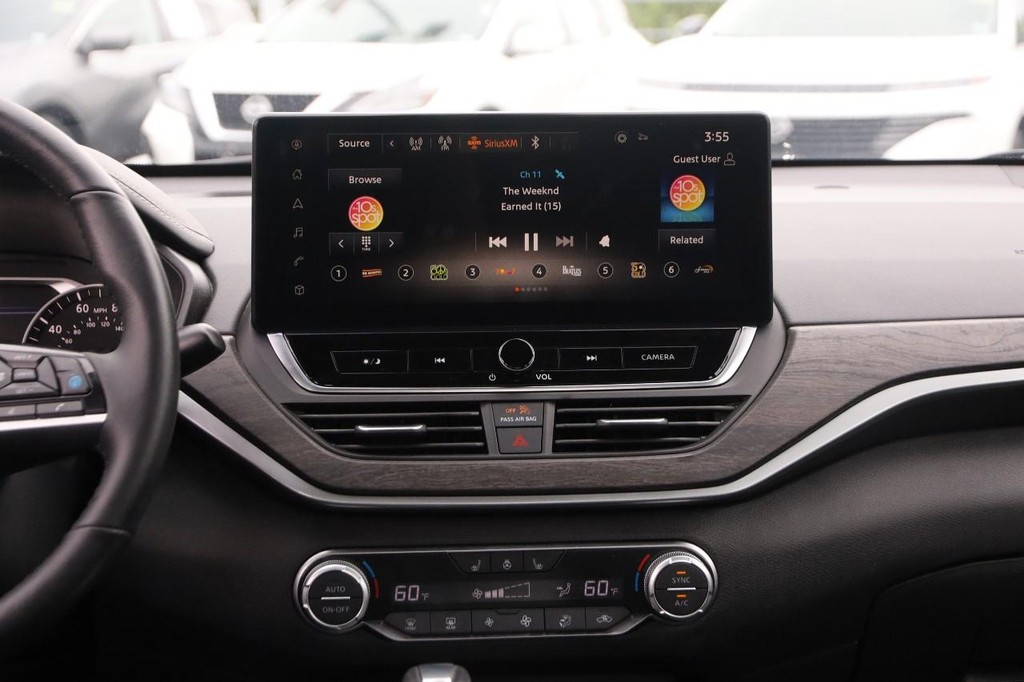 Nissan Altima Vehicle Image 25