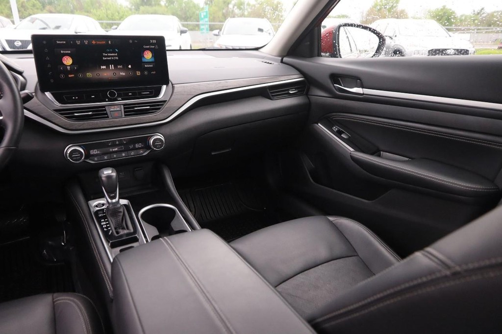Nissan Altima Vehicle Image 26