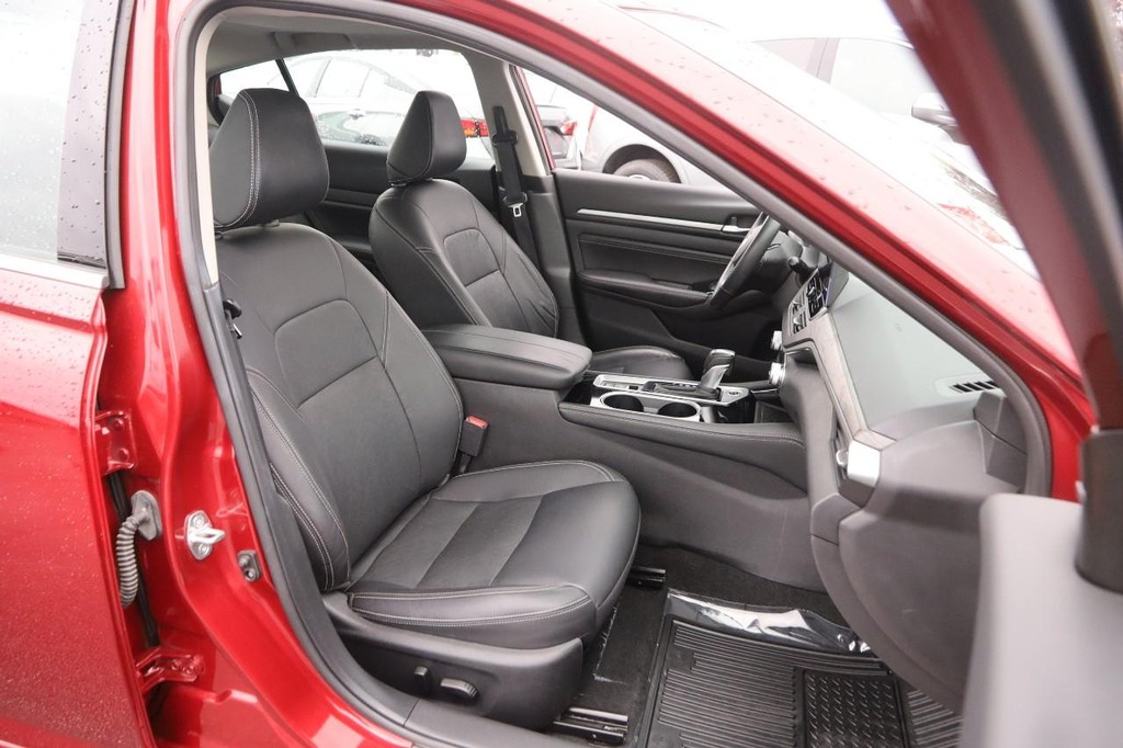 Nissan Altima Vehicle Image 27