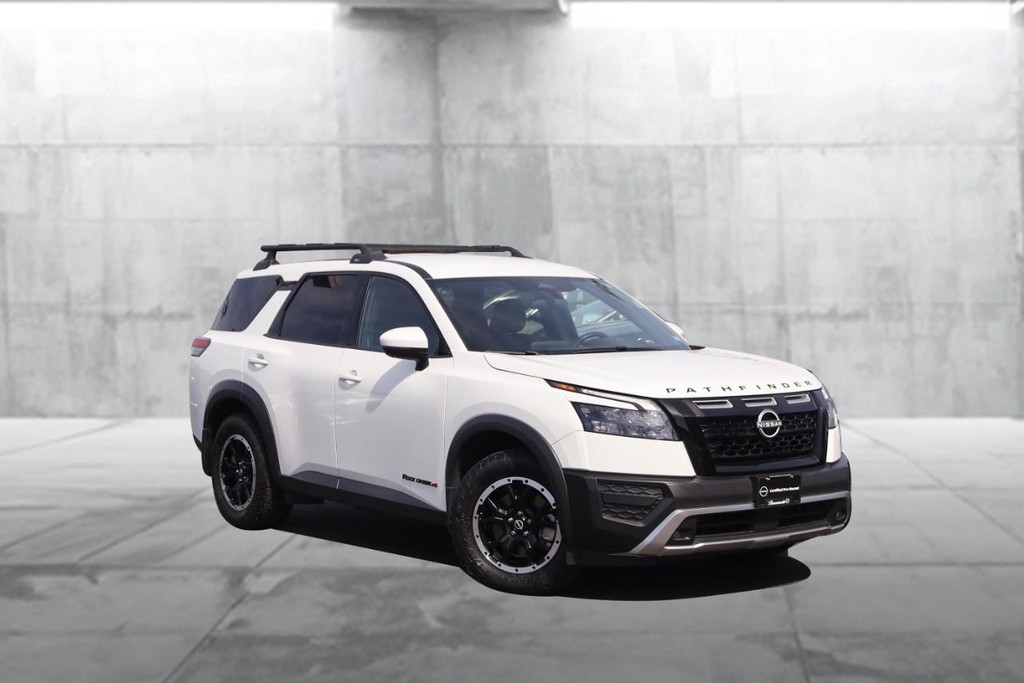 Nissan Pathfinder Vehicle Image 02