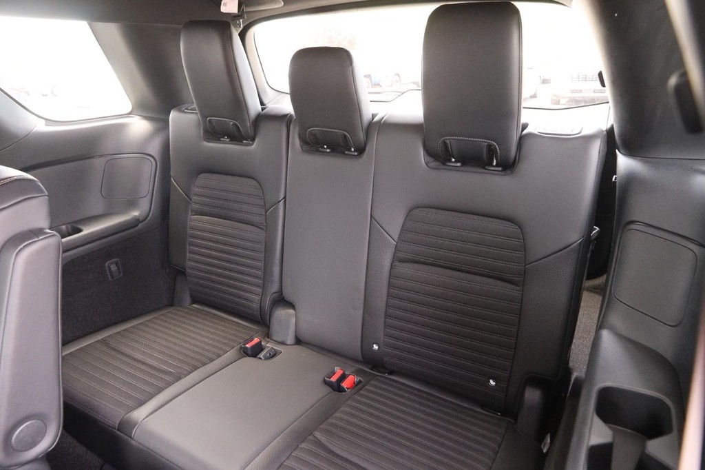 Nissan Pathfinder Vehicle Image 10