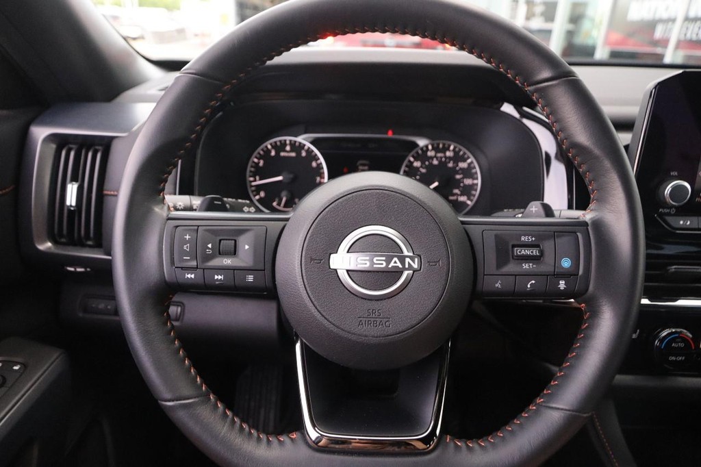 Nissan Pathfinder Vehicle Image 11