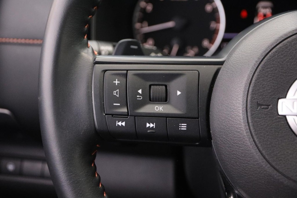 Nissan Pathfinder Vehicle Image 12